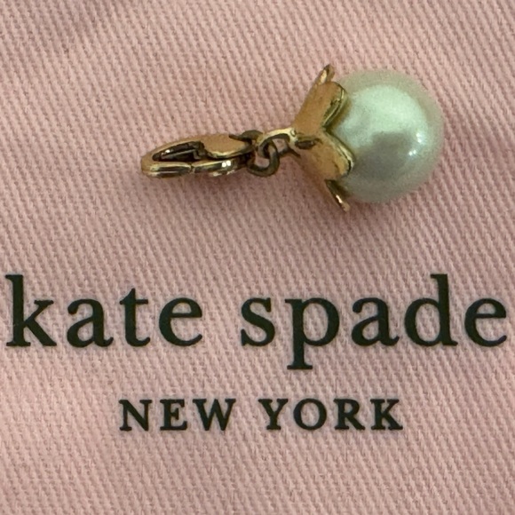 KATE SPADE Large Pearl 12 KT Plated Vintage Charm (No Bracelet) - Picture 2 of 7